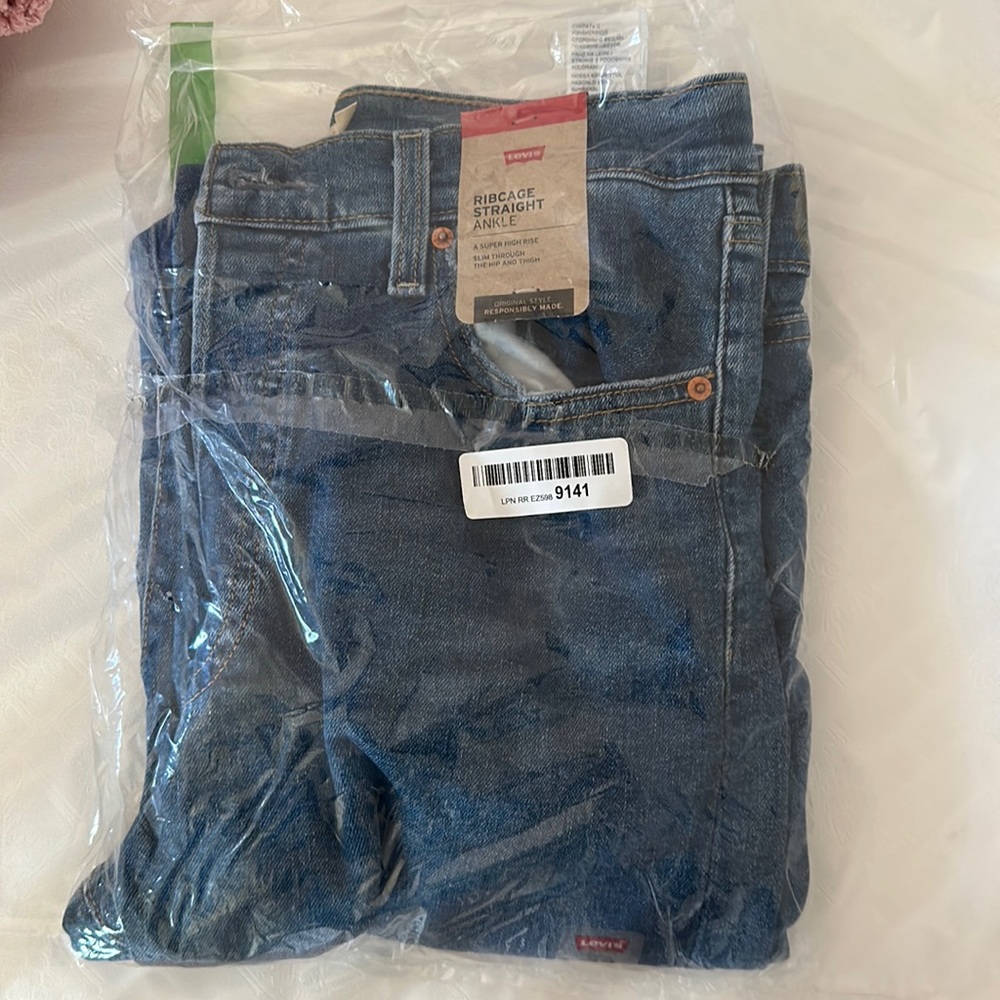 Levi’s Ribcage Straight Leg Jeans
